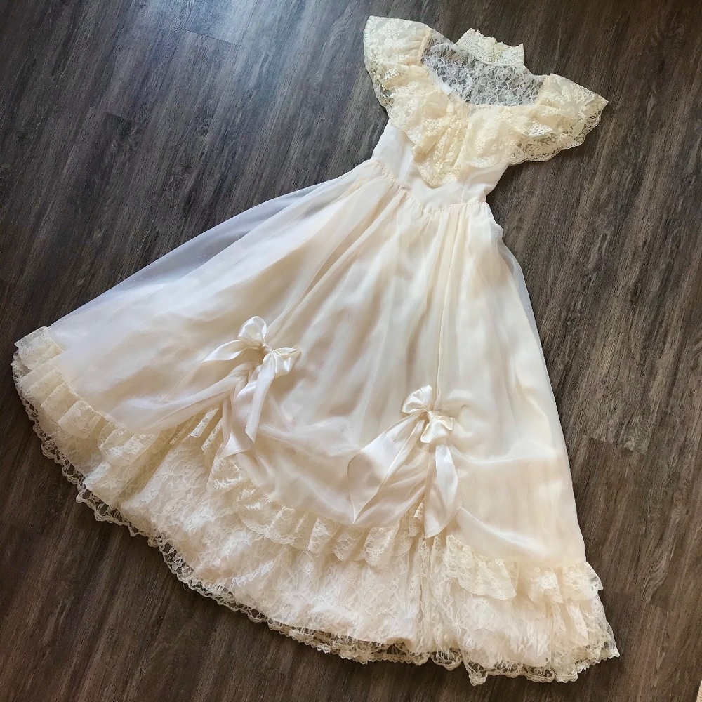Gunne Sax Victorian High-Neck Gown, Vintage Bridal Ivory Lace Prairie Dress, XS